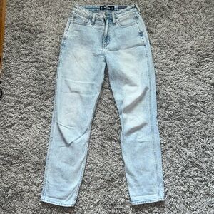 Hollister Ultra High Rise Mom Jeans 5R 27